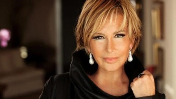 Filiz Akın Kimdir