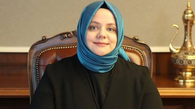 Zehra Zümrüt Selçuk Kimdir? – Kaç yaşında? – Memleketi Neresi