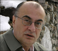 Turan Yavuz Turan Yavuz Kimdir