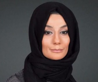 Esra Elönü kimdir, Esra Elönü kaç yaşında?