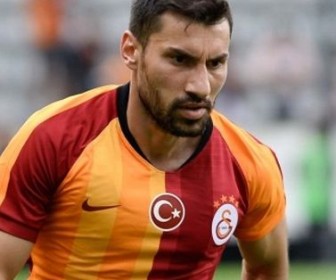 Şener Özbayraklı kimdir, Şener Özbayraklı kaç yaşında?